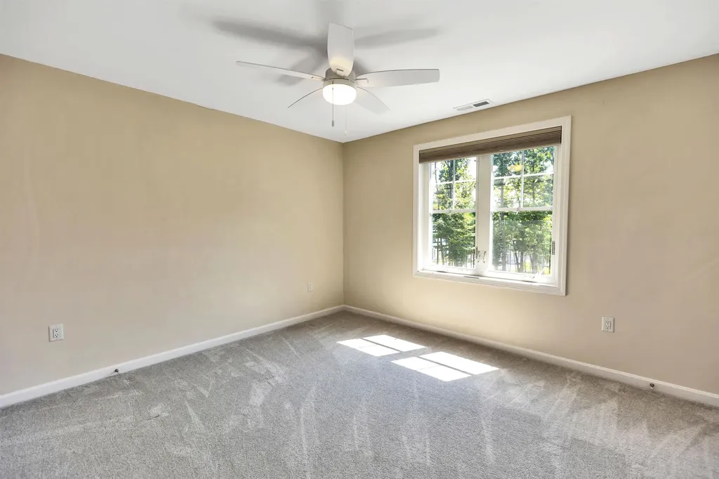 240 Knollwood Way Manchester NH 03102