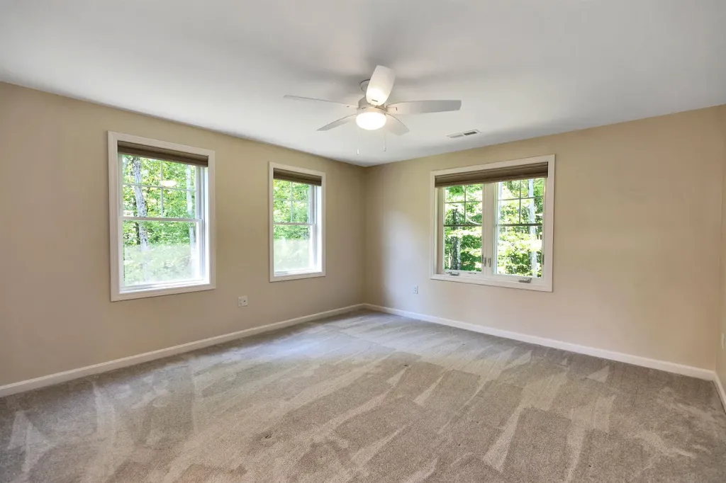 240 Knollwood Way Manchester NH 03102