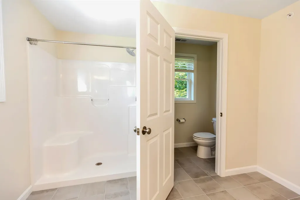 240 Knollwood Way Manchester NH 03102
