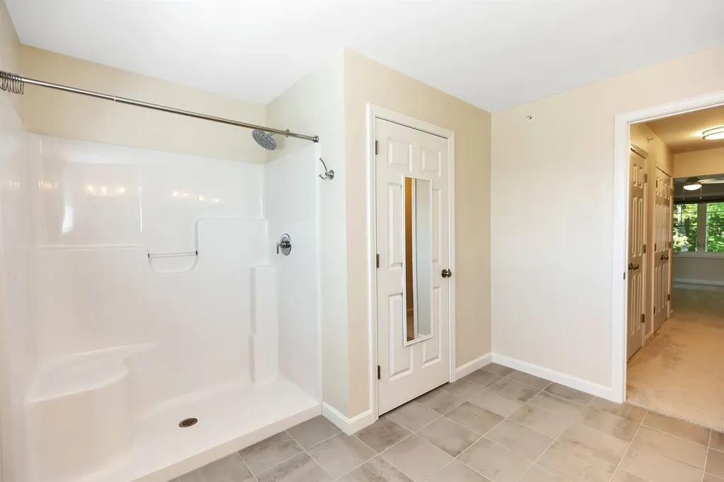 240 Knollwood Way Manchester NH 03102