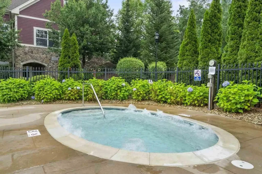 240 Knollwood Way Manchester NH 03102