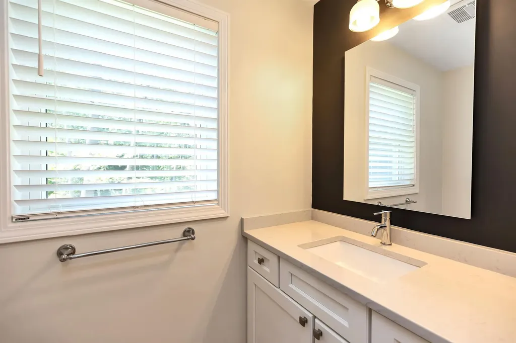 240 Knollwood Way Manchester NH 03102