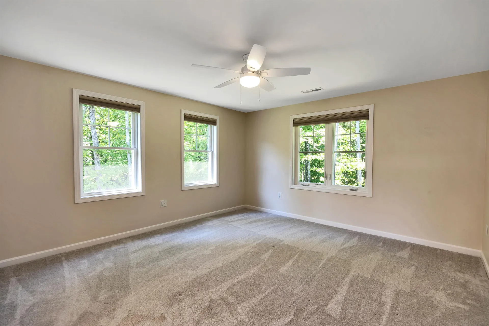 240 Knollwood Way Manchester NH 03102