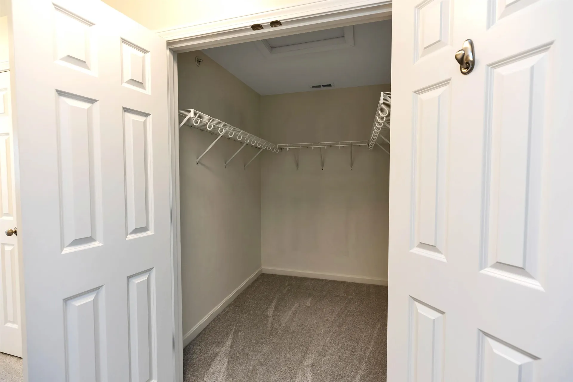 240 Knollwood Way Manchester NH 03102