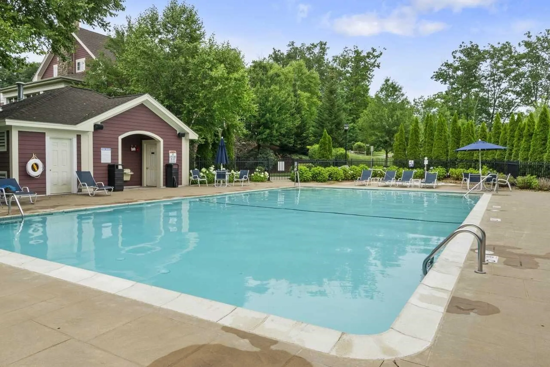 240 Knollwood Way Manchester NH 03102