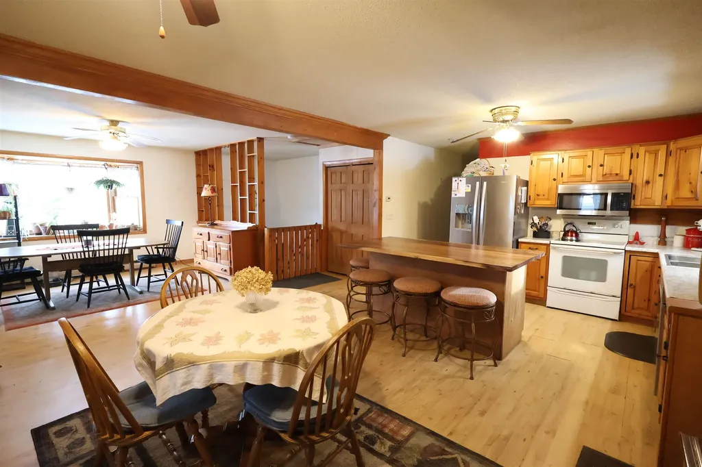 25 Marshall Avenue Hartford VT 05001