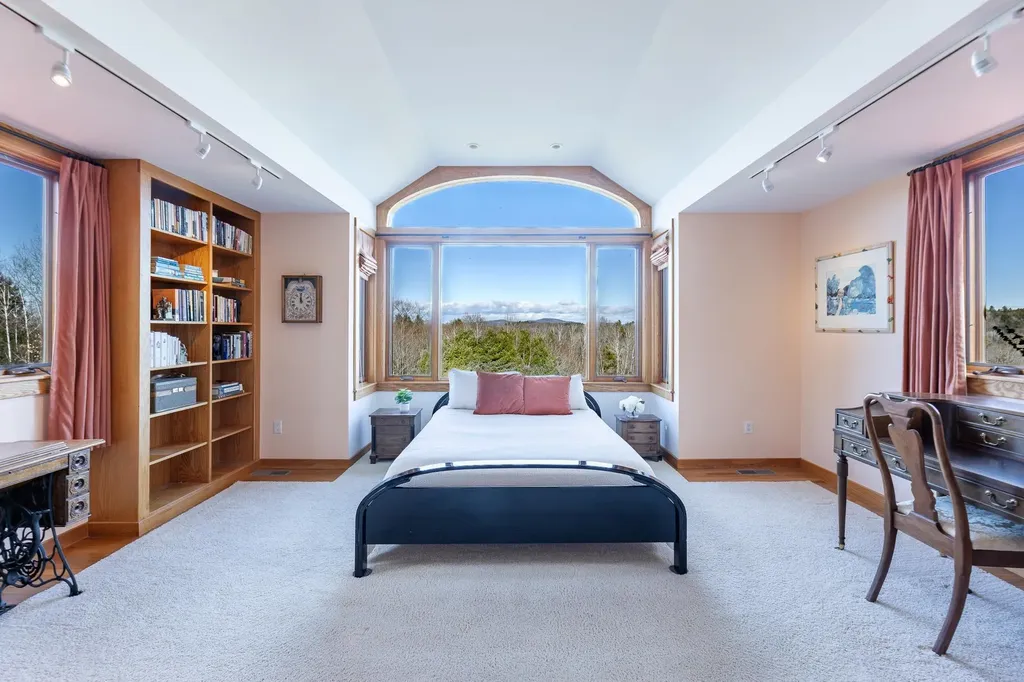 48 Rennie Road Hanover NH 03755