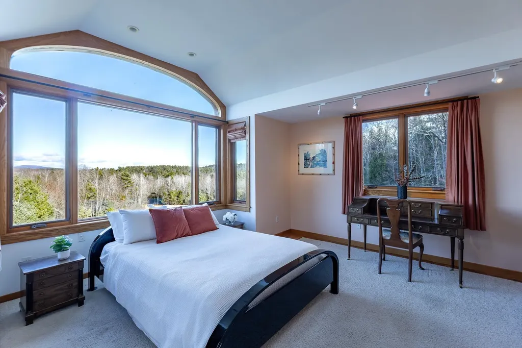 48 Rennie Road Hanover NH 03755