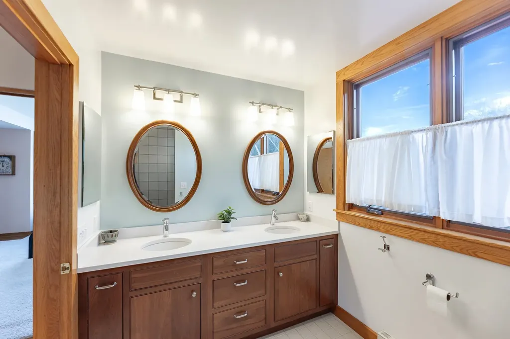 48 Rennie Road Hanover NH 03755