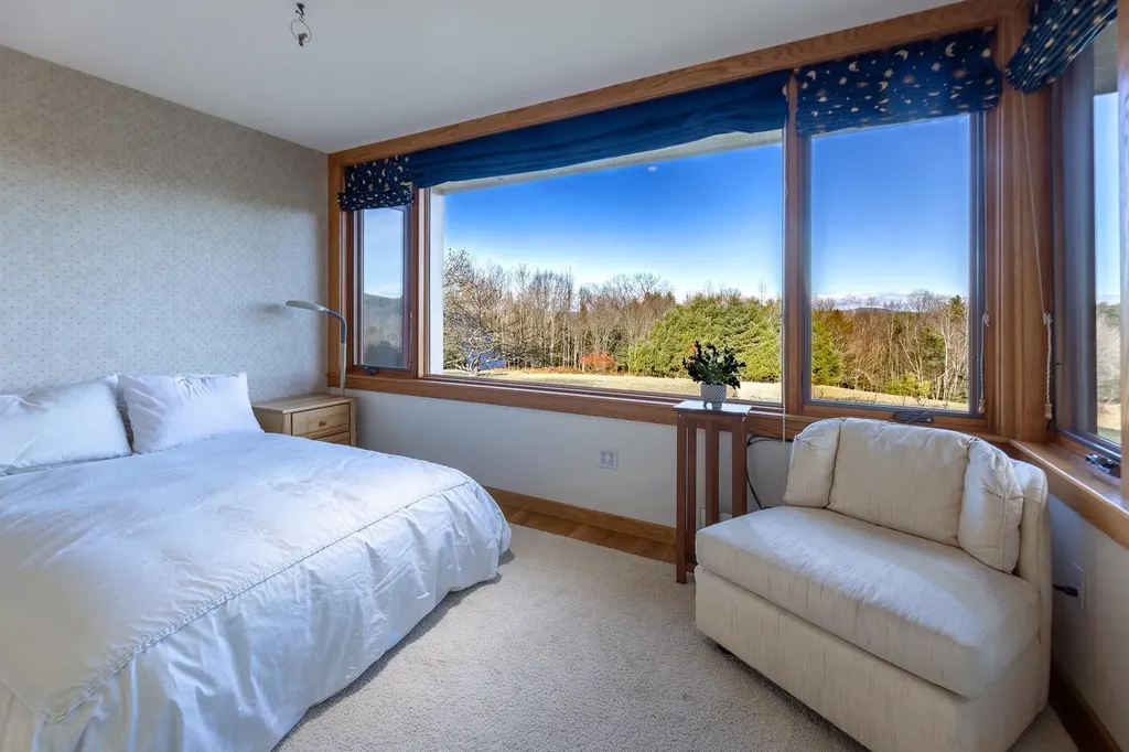 48 Rennie Road Hanover NH 03755