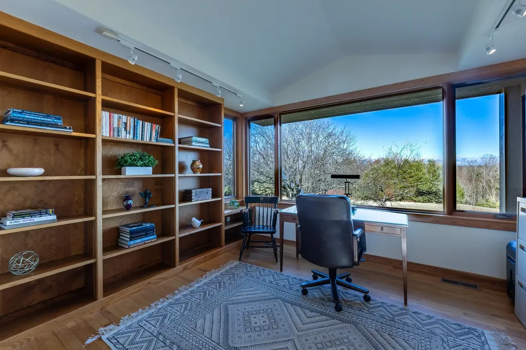 48 Rennie Road Hanover NH 03755