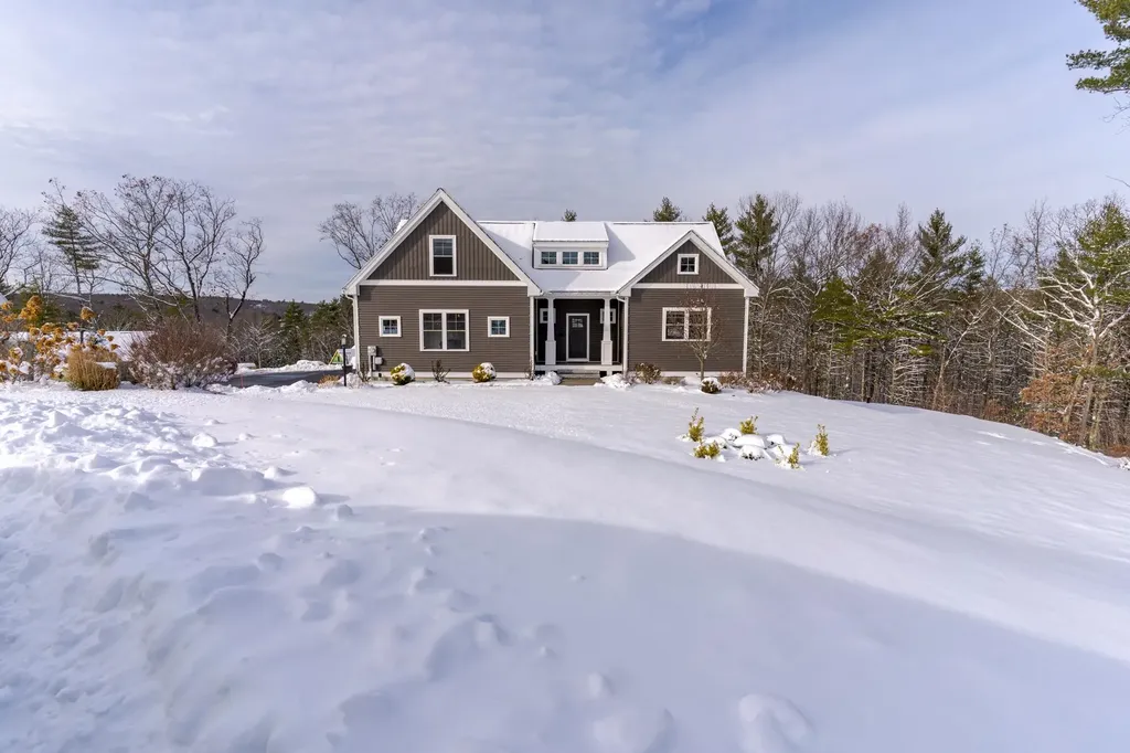 22 Sunrise Circle Auburn NH 03032