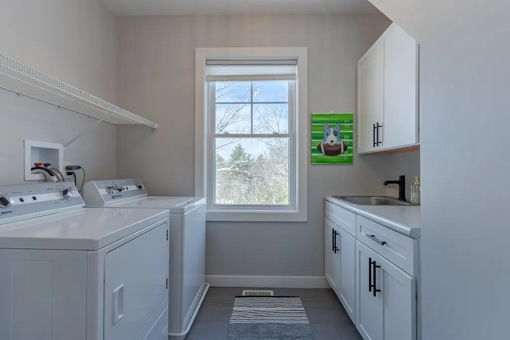 22 Sunrise Circle Auburn NH 03032