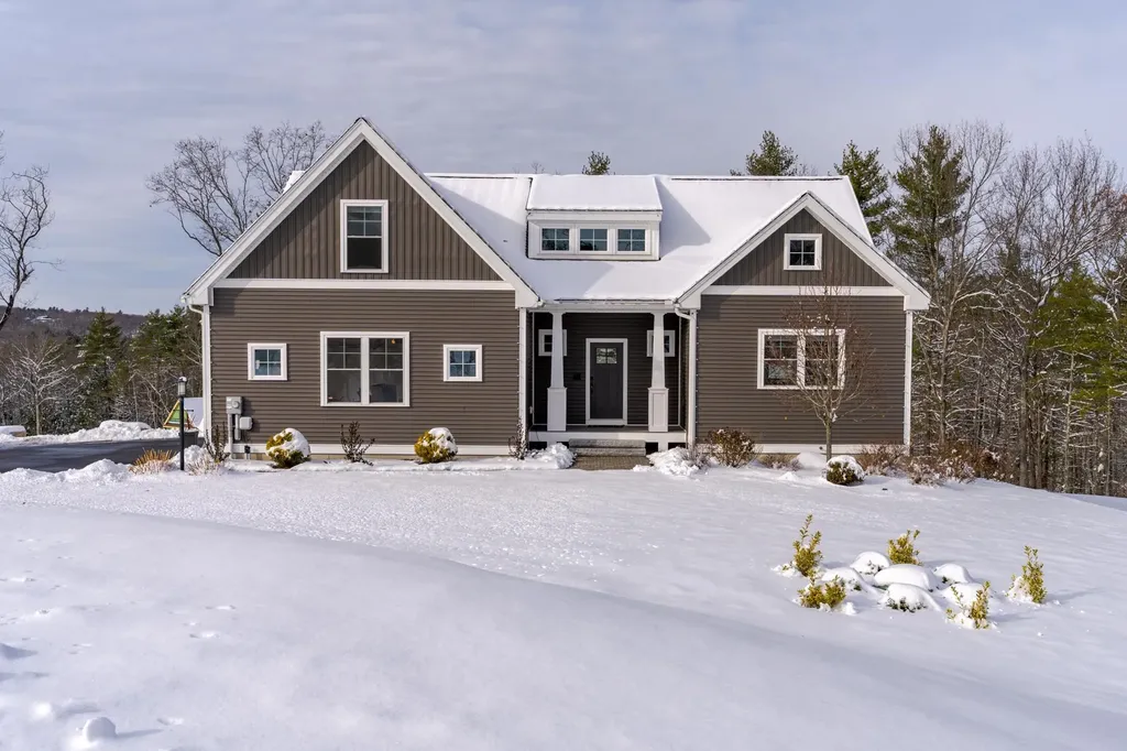 22 Sunrise Circle Auburn NH 03032