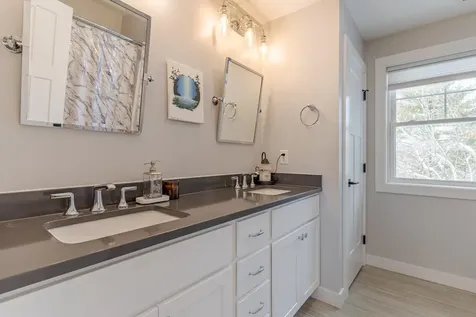 22 Sunrise Circle Auburn NH 03032