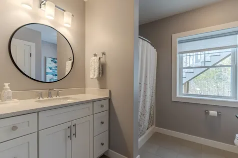 22 Sunrise Circle Auburn NH 03032