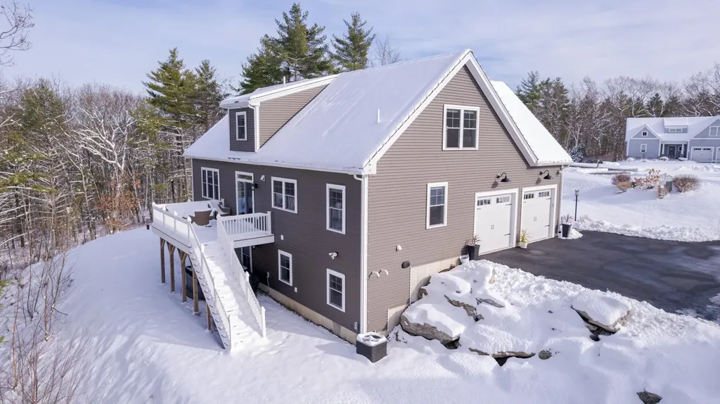 22 Sunrise Circle Auburn NH 03032