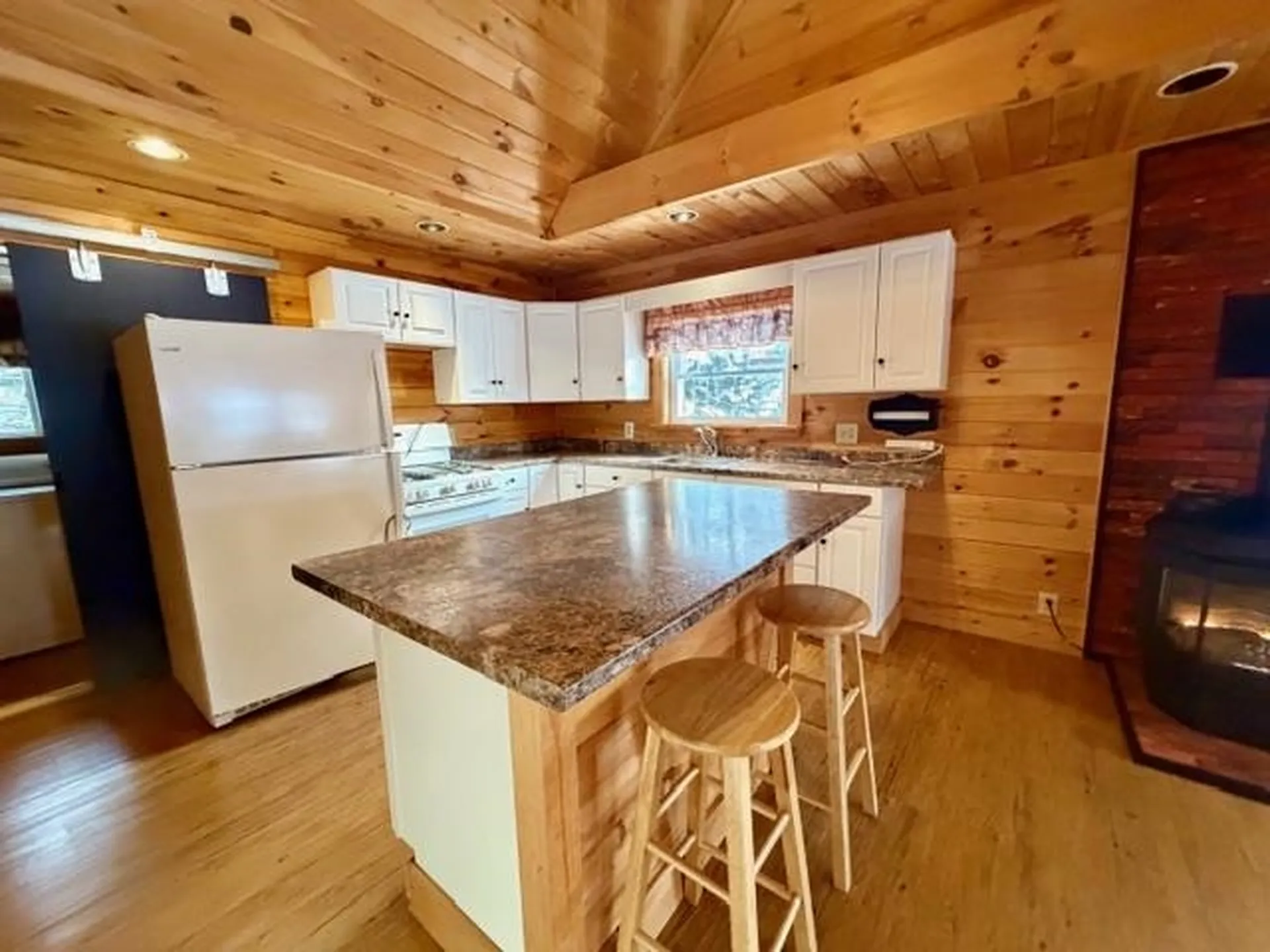 21 Pinette Road Errol NH 03579