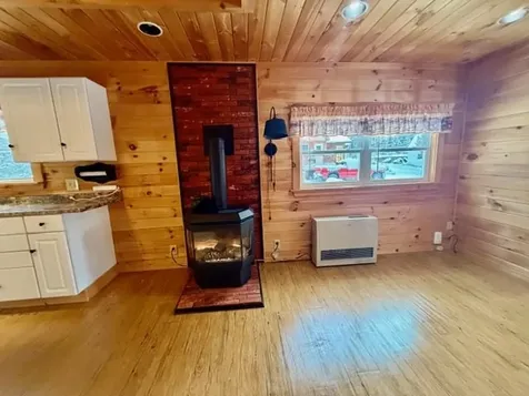 21 Pinette Road Errol NH 03579