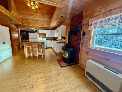 21 Pinette Road Errol NH 03579