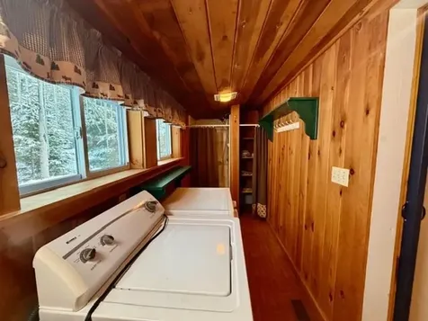 21 Pinette Road Errol NH 03579