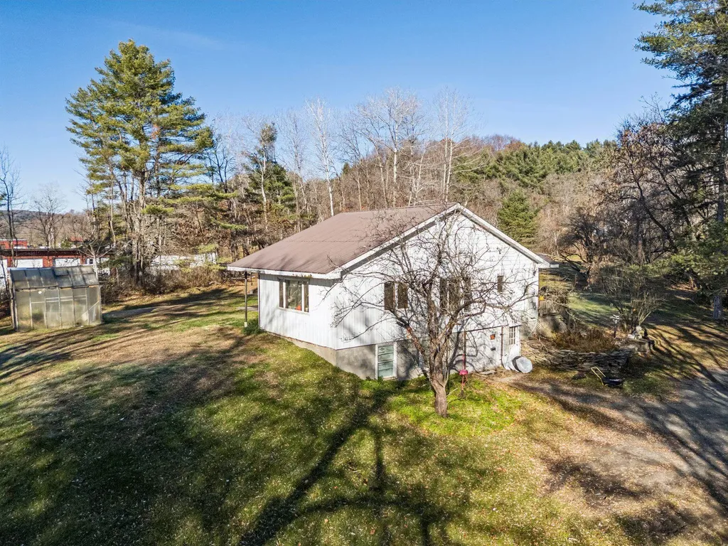 100 Cope Lane Hartford VT 05001