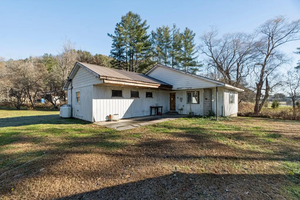 100 Cope Lane Hartford VT 05001
