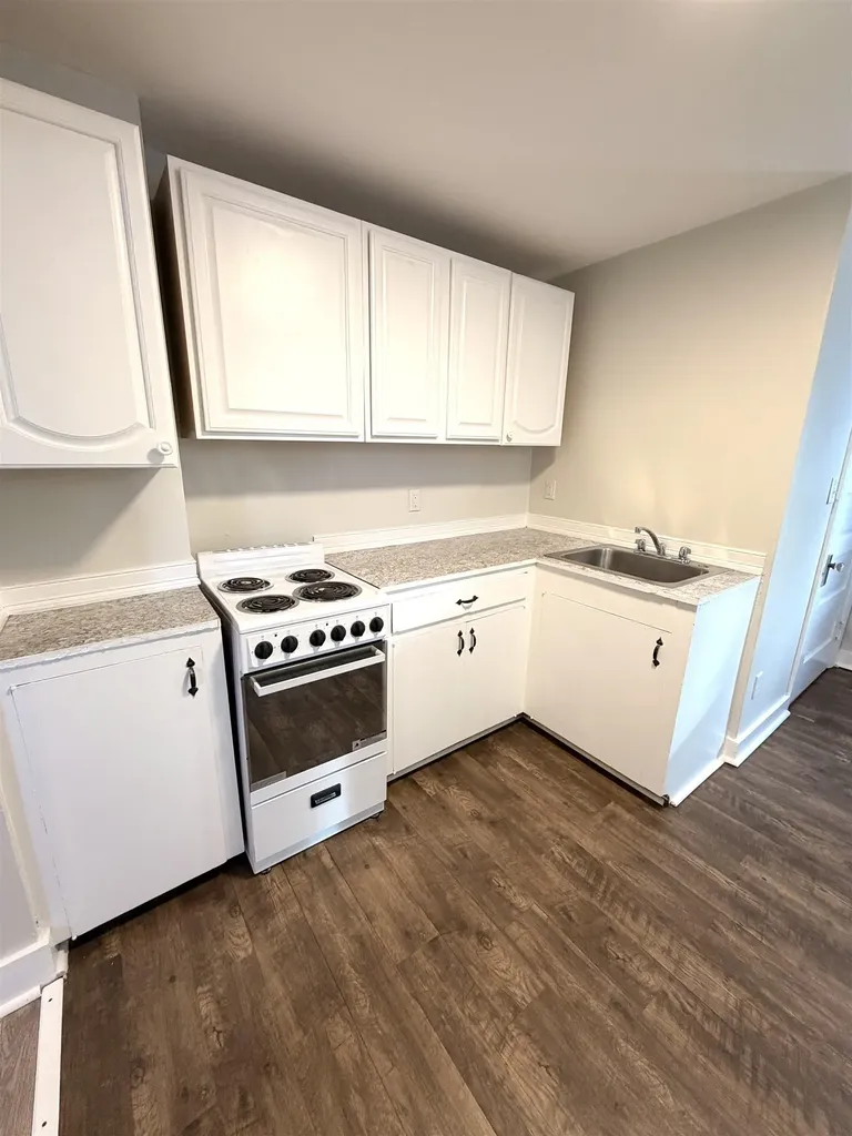 39 Mead Street Manchester NH 03104