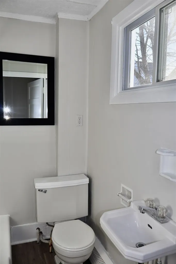 39 Mead Street Manchester NH 03104