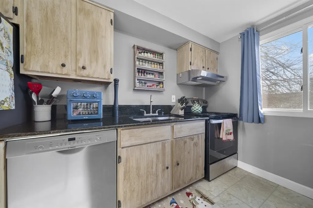 905 Mammoth Road Manchester NH 03104