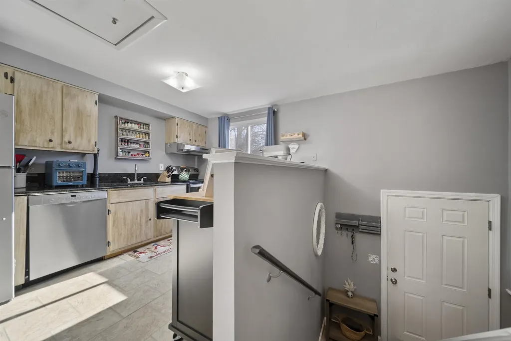 905 Mammoth Road Manchester NH 03104