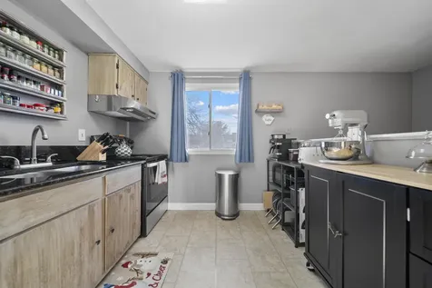 905 Mammoth Road Manchester NH 03104