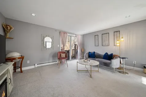 905 Mammoth Road Manchester NH 03104