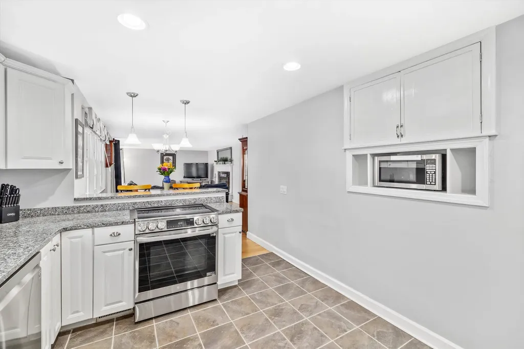 71 Bruce Road Manchester NH 03104