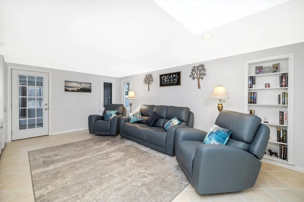 71 Bruce Road Manchester NH 03104