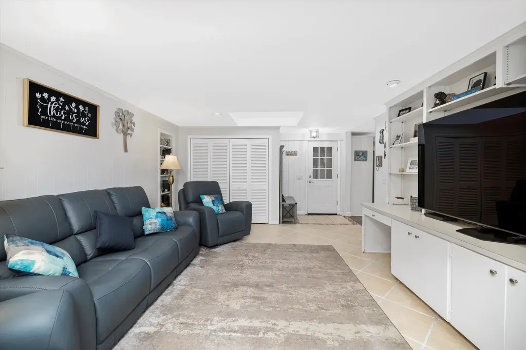 71 Bruce Road Manchester NH 03104