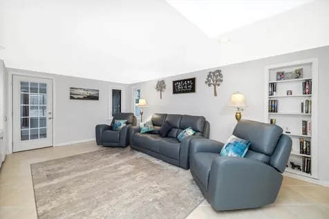 71 Bruce Road Manchester NH 03104