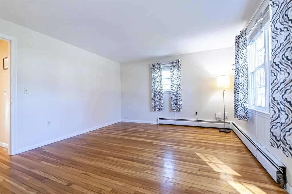 30 Gendron Street Nashua NH 03062