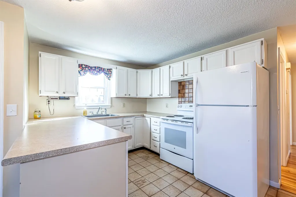 30 Gendron Street Nashua NH 03062