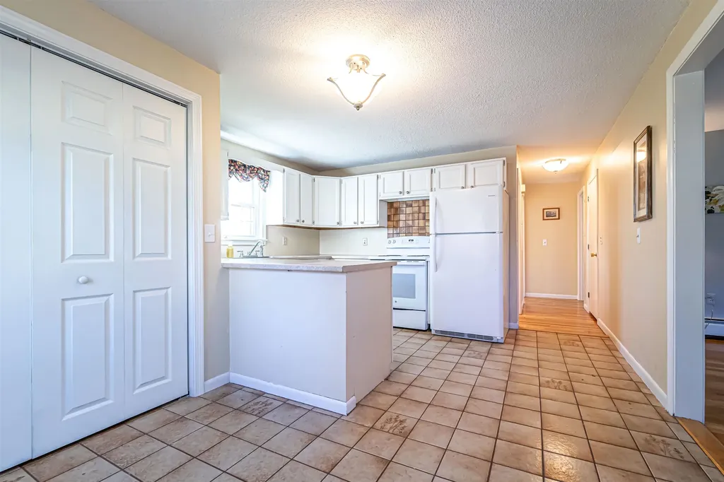 30 Gendron Street Nashua NH 03062