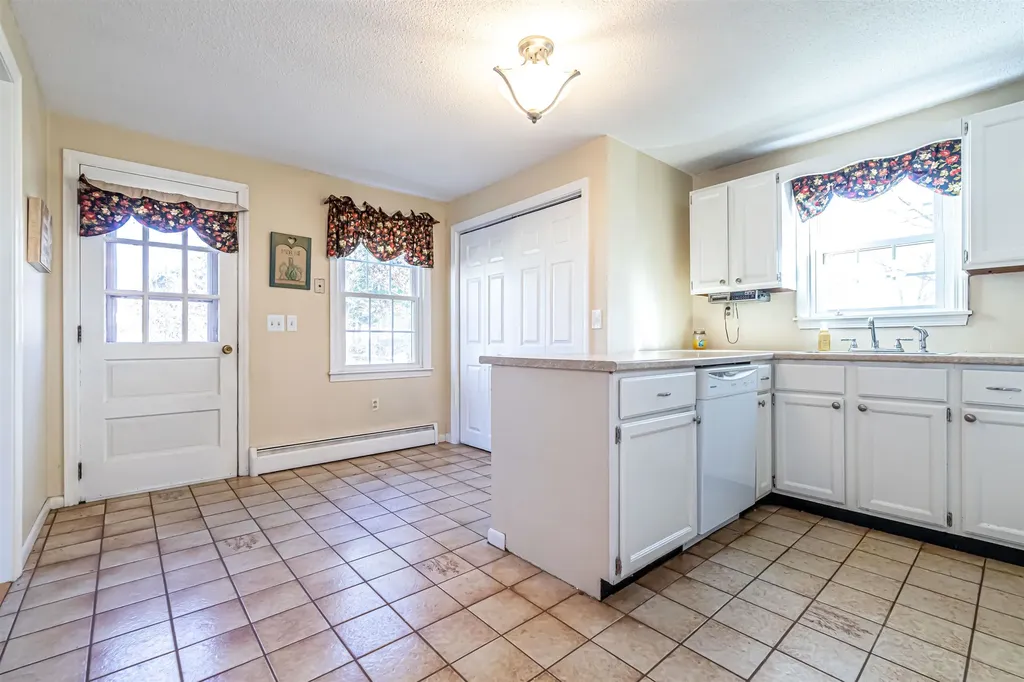 30 Gendron Street Nashua NH 03062