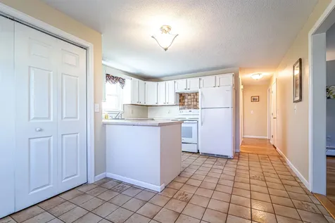 30 Gendron Street Nashua NH 03062