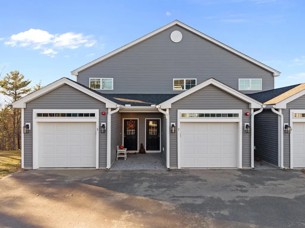 7 Cypress Lane Windham NH 03087