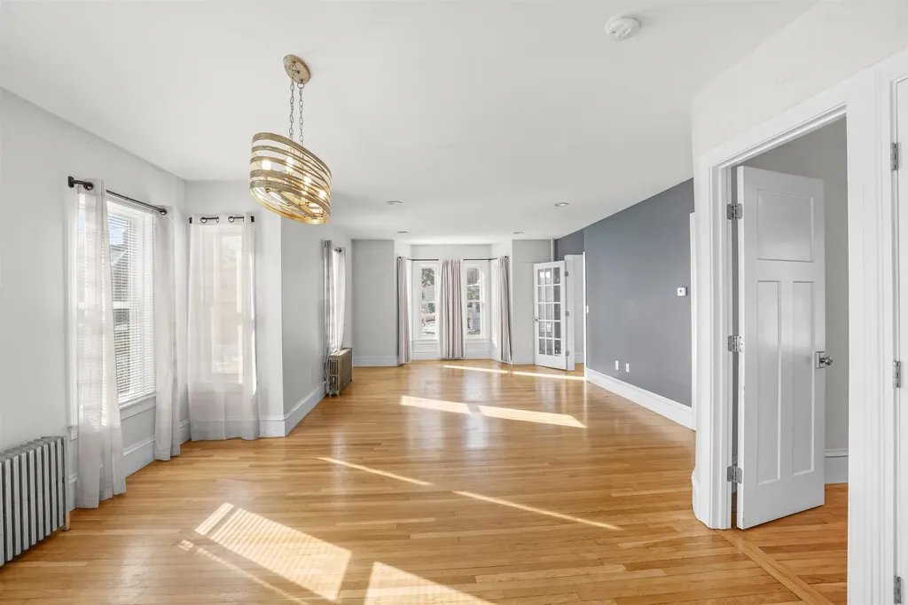 11 Charles Street Nashua NH 03064