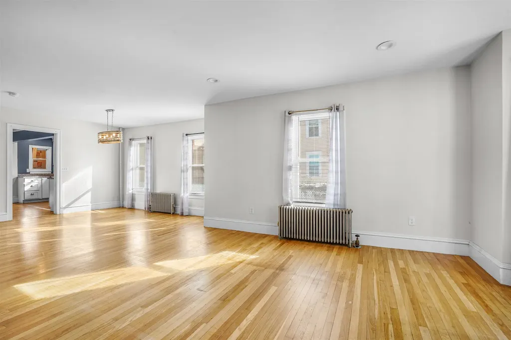 11 Charles Street Nashua NH 03064