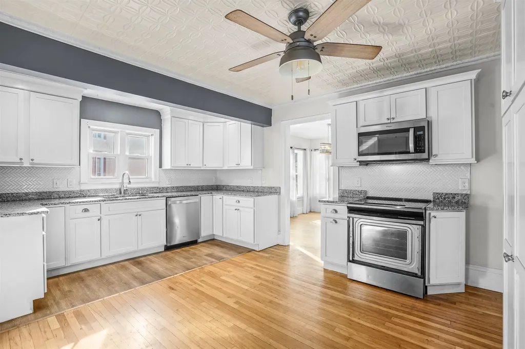 11 Charles Street Nashua NH 03064