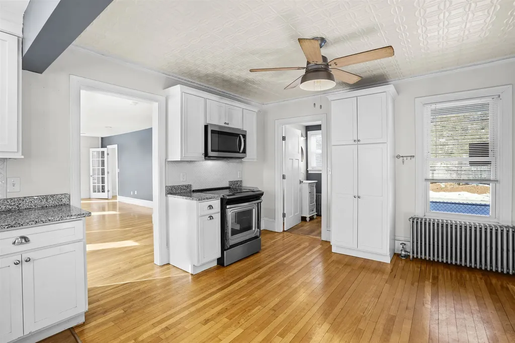 11 Charles Street Nashua NH 03064