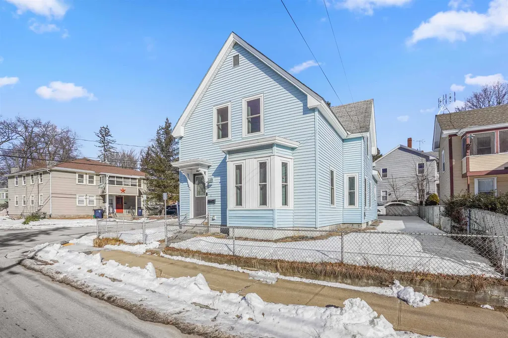 11 Charles Street Nashua NH 03064