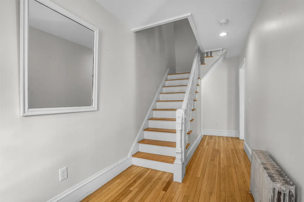 11 Charles Street Nashua NH 03064