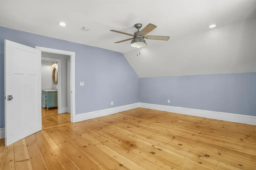 11 Charles Street Nashua NH 03064